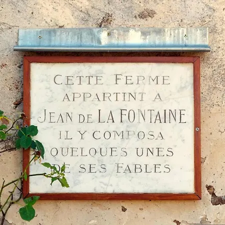 Superbe Hammam Perché Dans Le Pigeonnier De Jean De La Fontaine Appartement Chierry